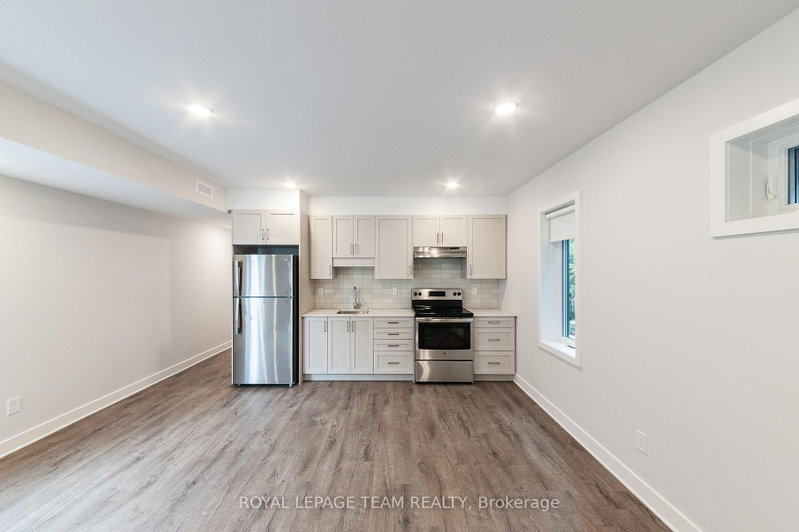 149 WILLOW St photo 3