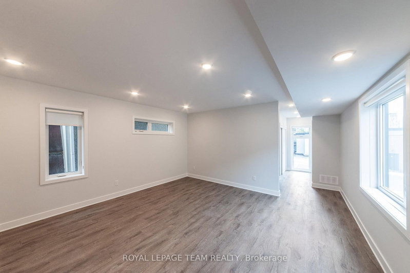 149 WILLOW St photo 4