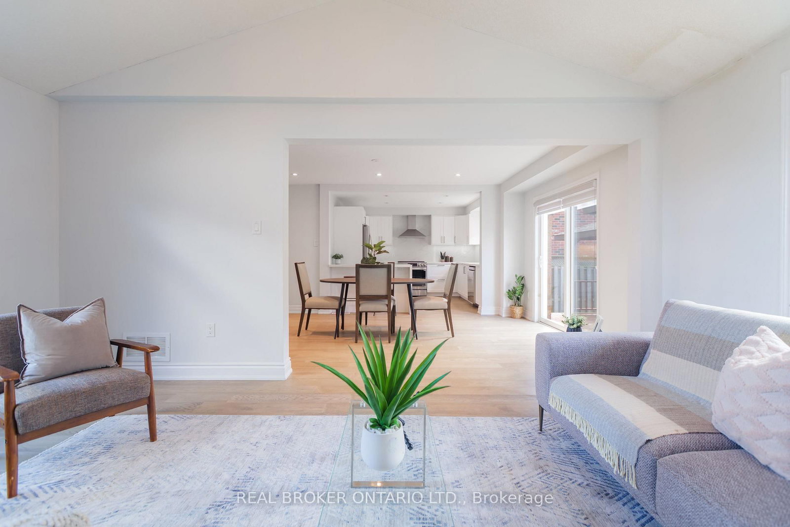 Detached House for sale at 83 Benedict Place, Hamilton, Ontario, L9A 0A4 - Jerome - MLS: X13000102