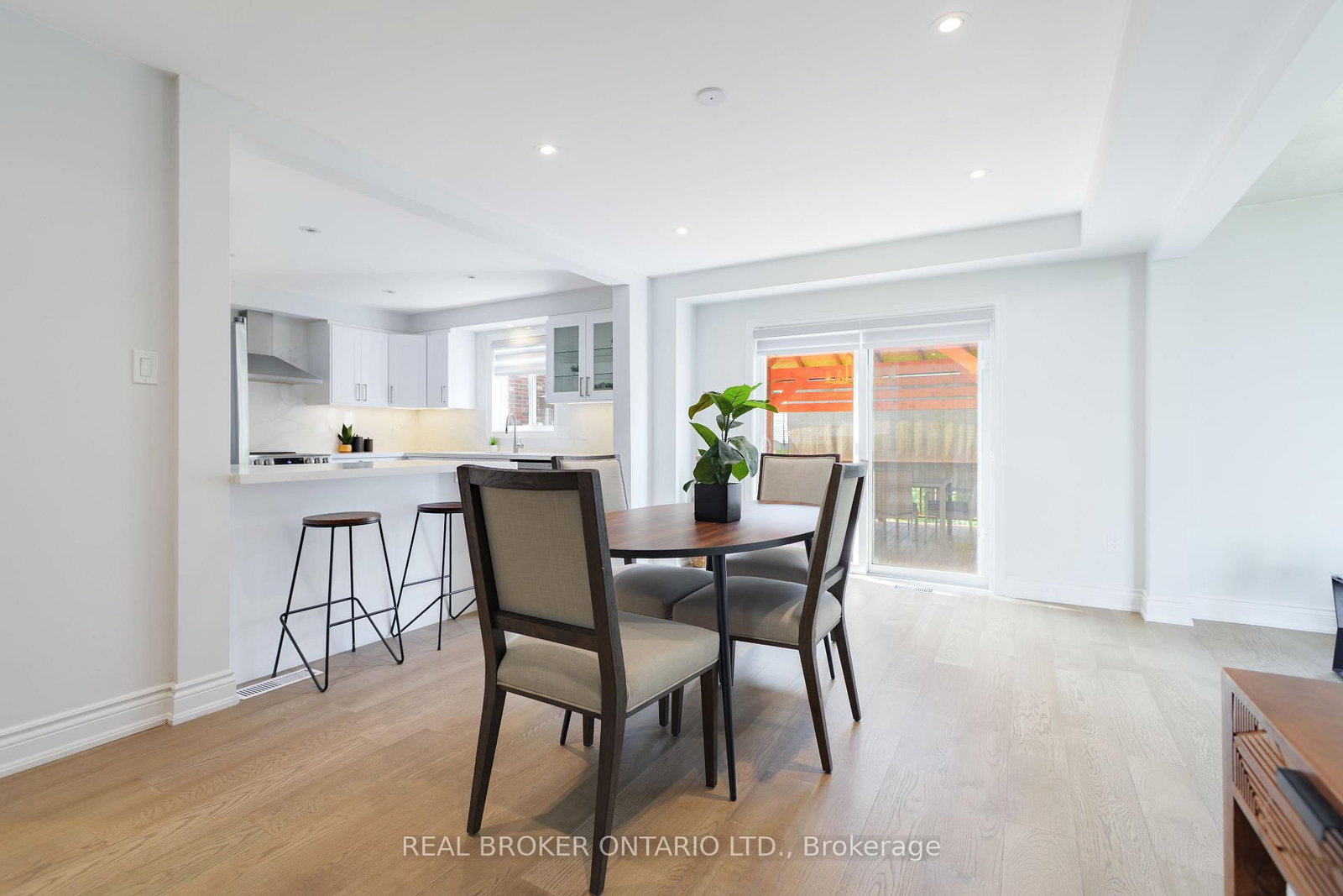 Detached House for sale at 83 Benedict Place, Hamilton, Ontario, L9A 0A4 - Jerome - MLS: X13000102