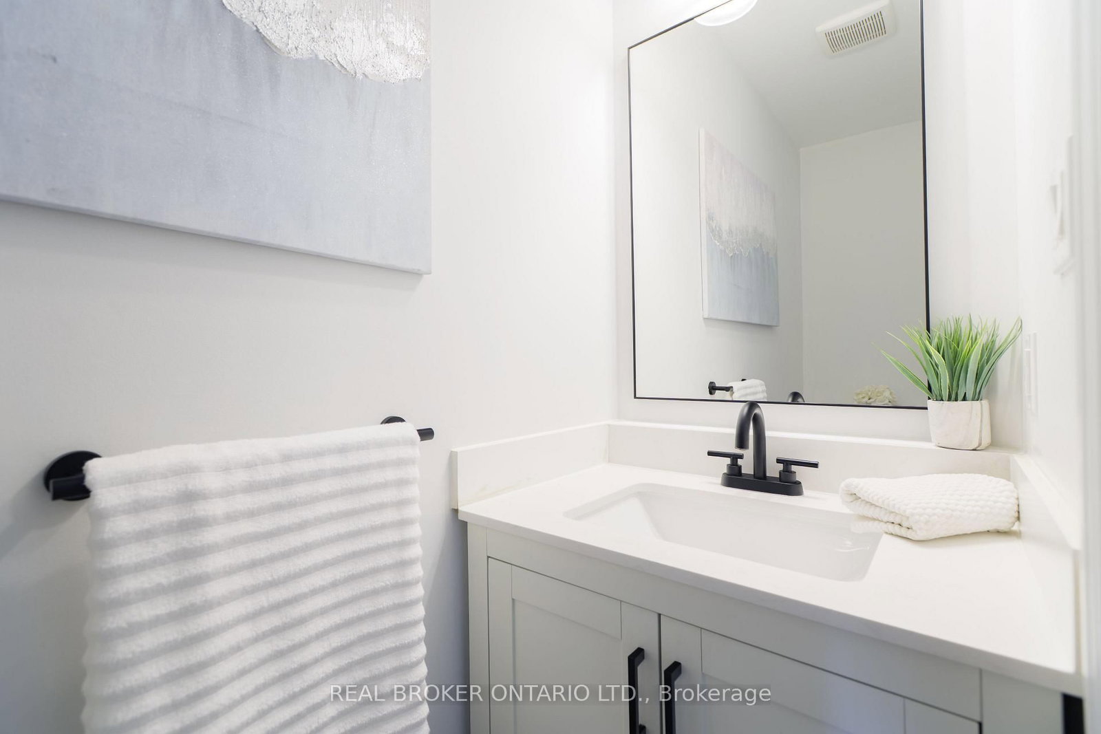 Detached House for sale at 83 Benedict Place, Hamilton, Ontario, L9A 0A4 - Jerome - MLS: X13000102