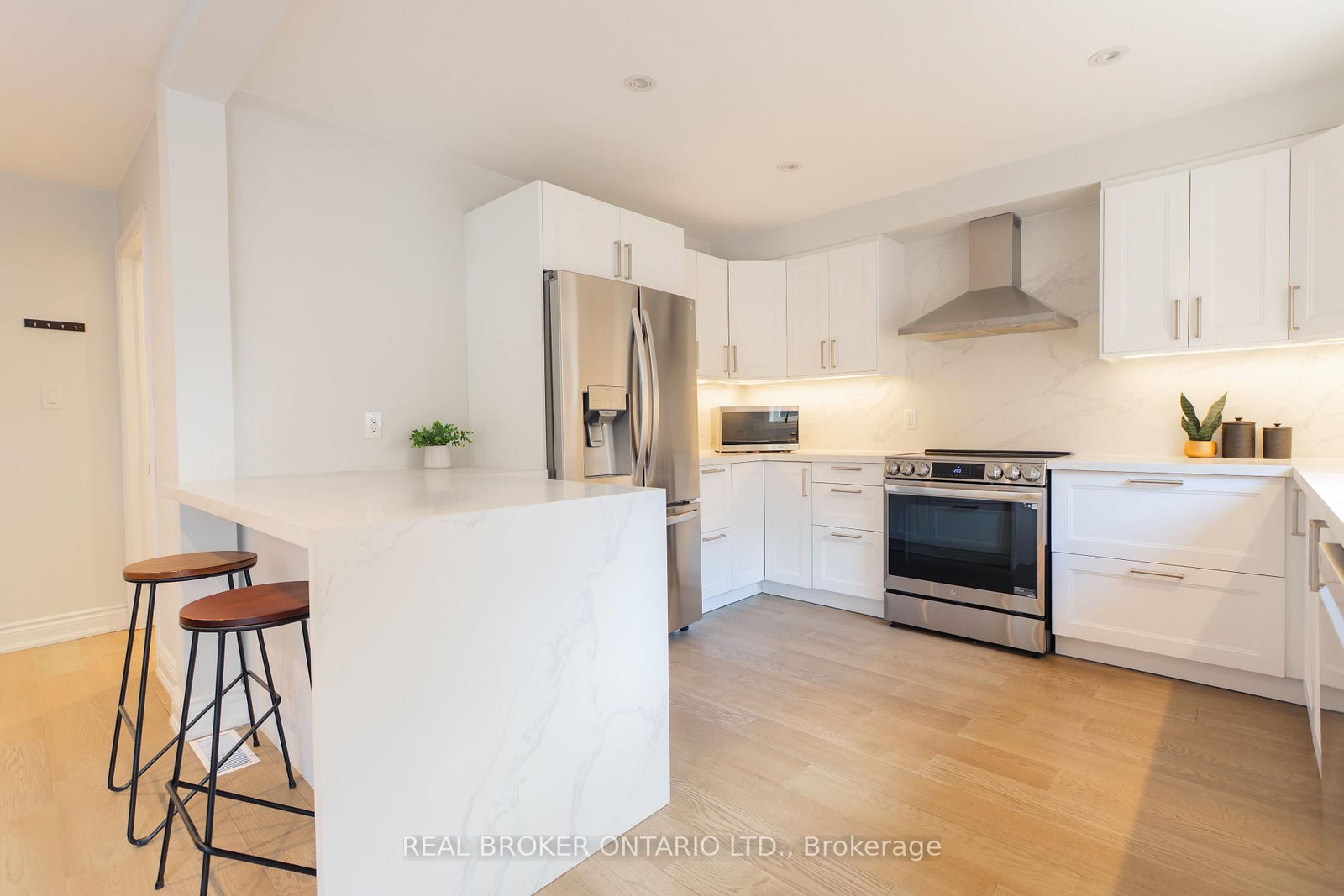 Detached House for sale at 83 Benedict Place, Hamilton, Ontario, L9A 0A4 - Jerome - MLS: X13000102