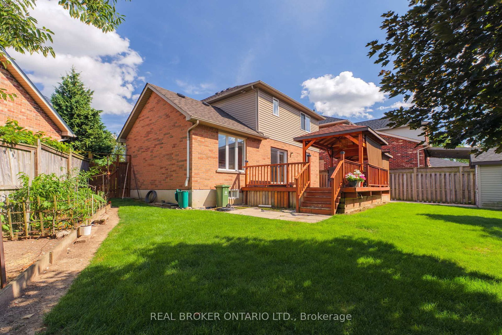 Detached House for sale at 83 Benedict Place, Hamilton, Ontario, L9A 0A4 - Jerome - MLS: X13000102