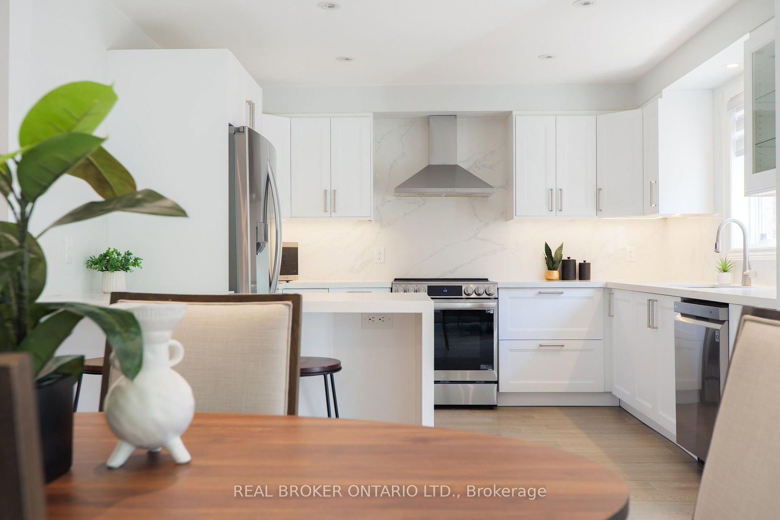 Detached House for sale at 83 Benedict Place, Hamilton, Ontario, L9A 0A4 - Jerome - MLS: X13000102