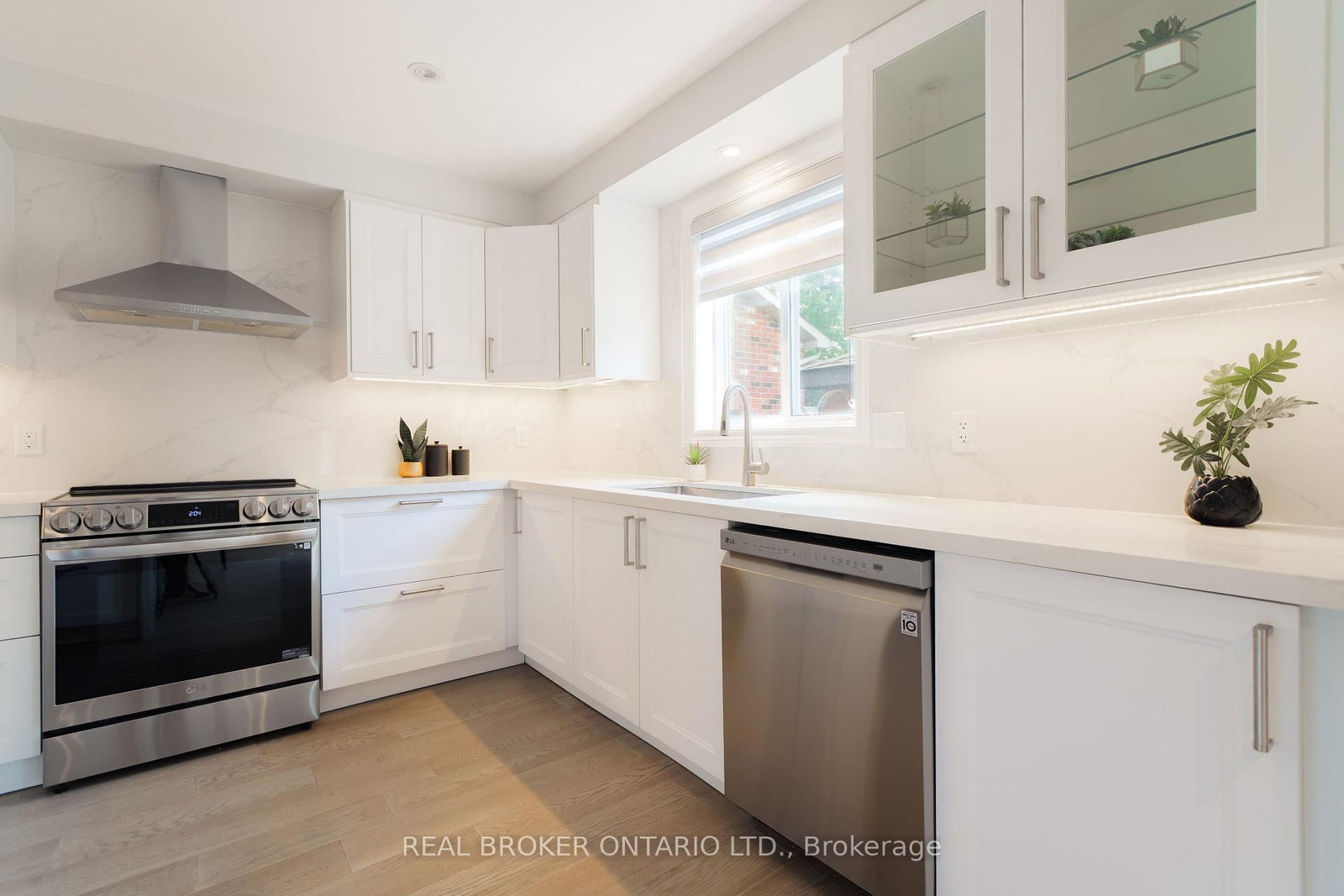 Detached House for sale at 83 Benedict Place, Hamilton, Ontario, L9A 0A4 - Jerome - MLS: X13000102