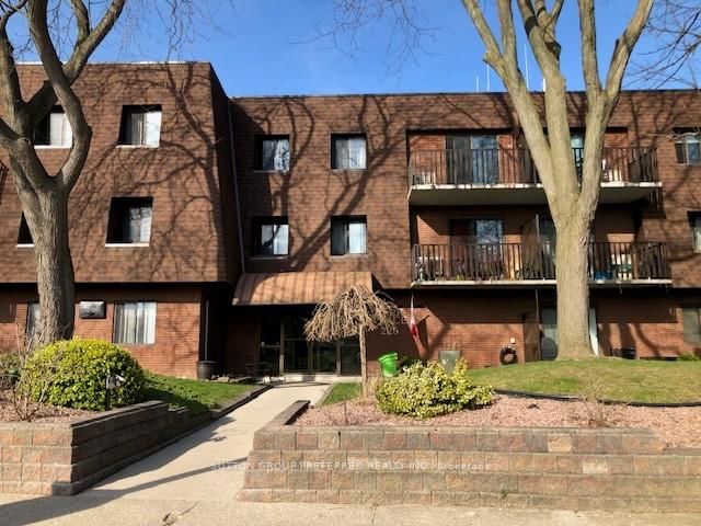 207 - 225 Campus Parkway