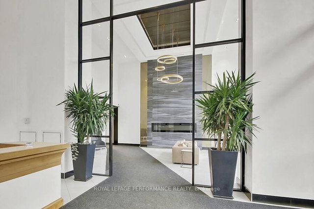 1602 - 255 Bay Street