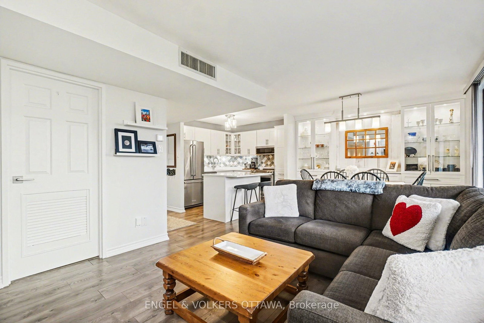 470 Laurier Avenue W, Unit 2209 - Photo 8