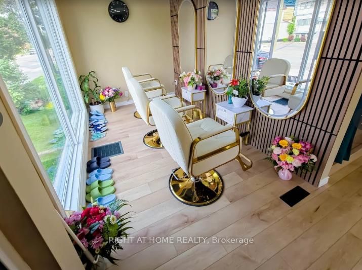 375 Churchill Ave N, Ottawa, K1Z 5C4 | Image 2