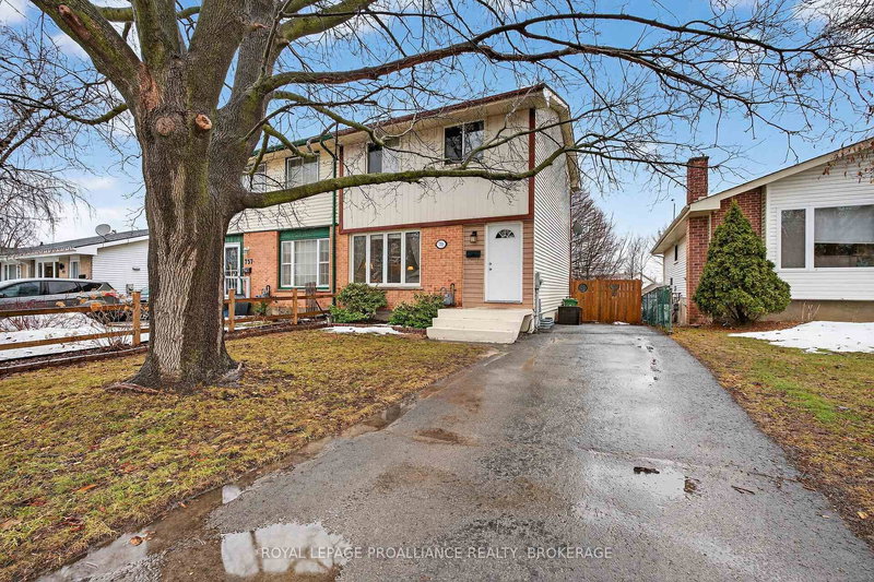759 Somerset Cres, Kingston, K7P 1G3 | Image 2