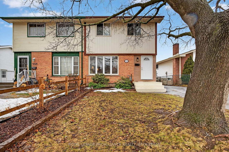 759 Somerset Cres, Kingston, K7P 1G3 | Image 3