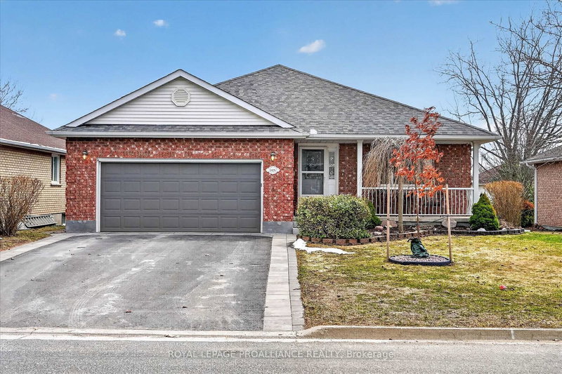 home for sale on 1426 Glenforest Crescent