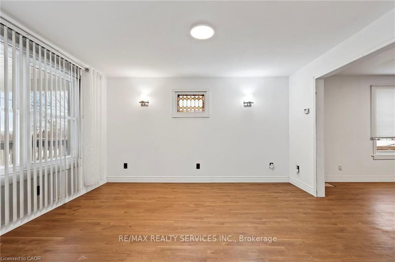 5292 Bridge St, Niagara Falls, L2E 2T3 | Image 3