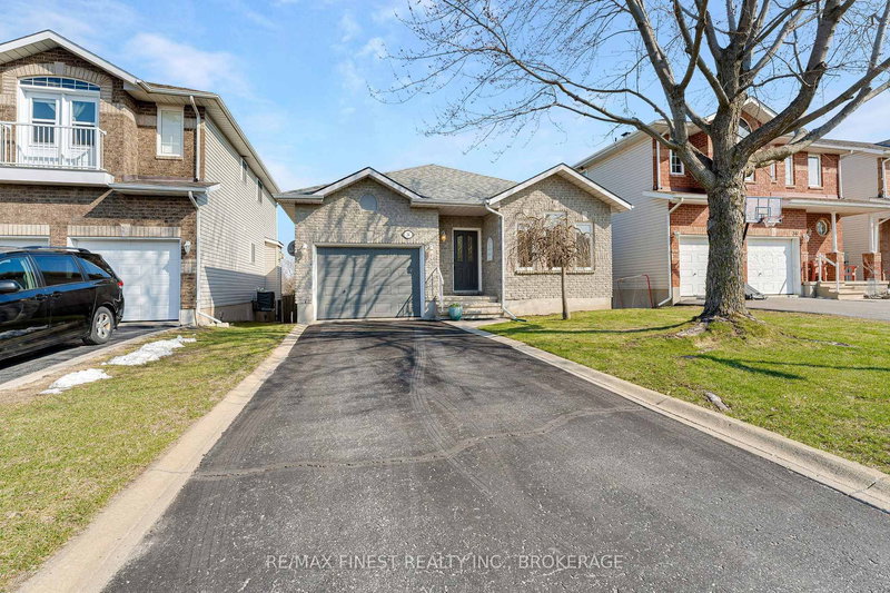 34 Schooner Dr, Kingston, K7K 7J8 | Image 2