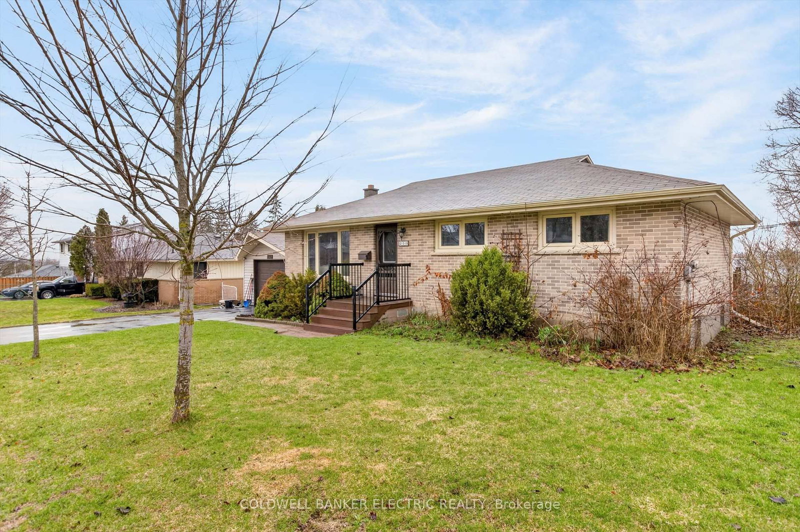 Detached House for sale at 250 Collison Crescent, Peterborough, Ontario, K9J 1A8 - Ashburnham Ward 4 - MLS: X13001214