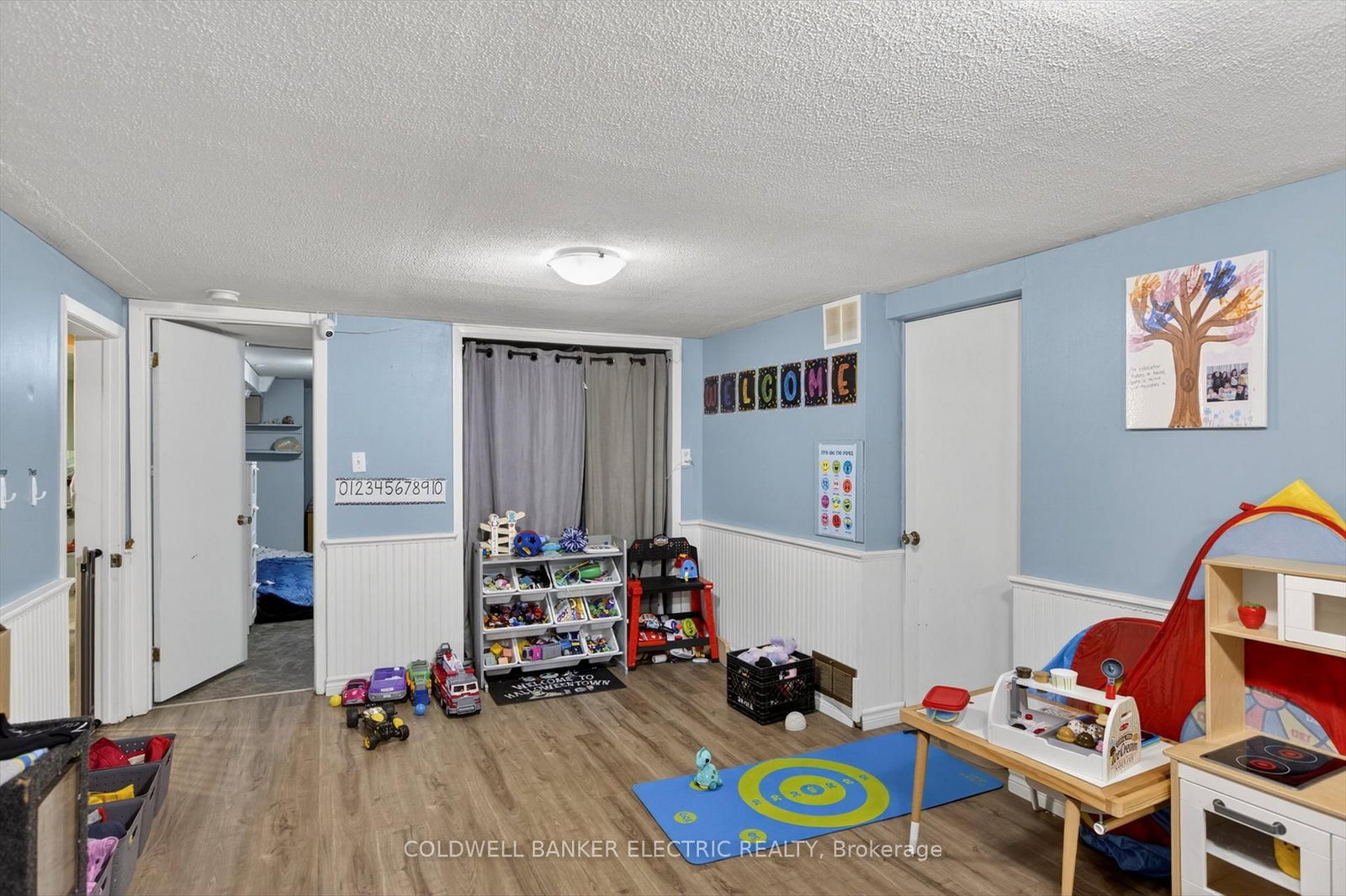 Detached House for sale at 250 Collison Crescent, Peterborough, Ontario, K9J 1A8 - Ashburnham Ward 4 - MLS: X13001214