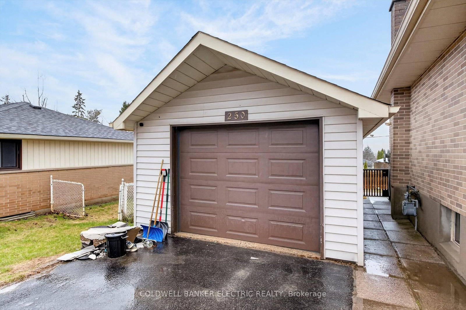 Detached House for sale at 250 Collison Crescent, Peterborough, Ontario, K9J 1A8 - Ashburnham Ward 4 - MLS: X13001214