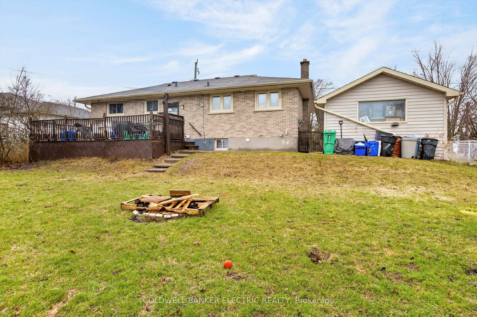 Detached House for sale at 250 Collison Crescent, Peterborough, Ontario, K9J 1A8 - Ashburnham Ward 4 - MLS: X13001214