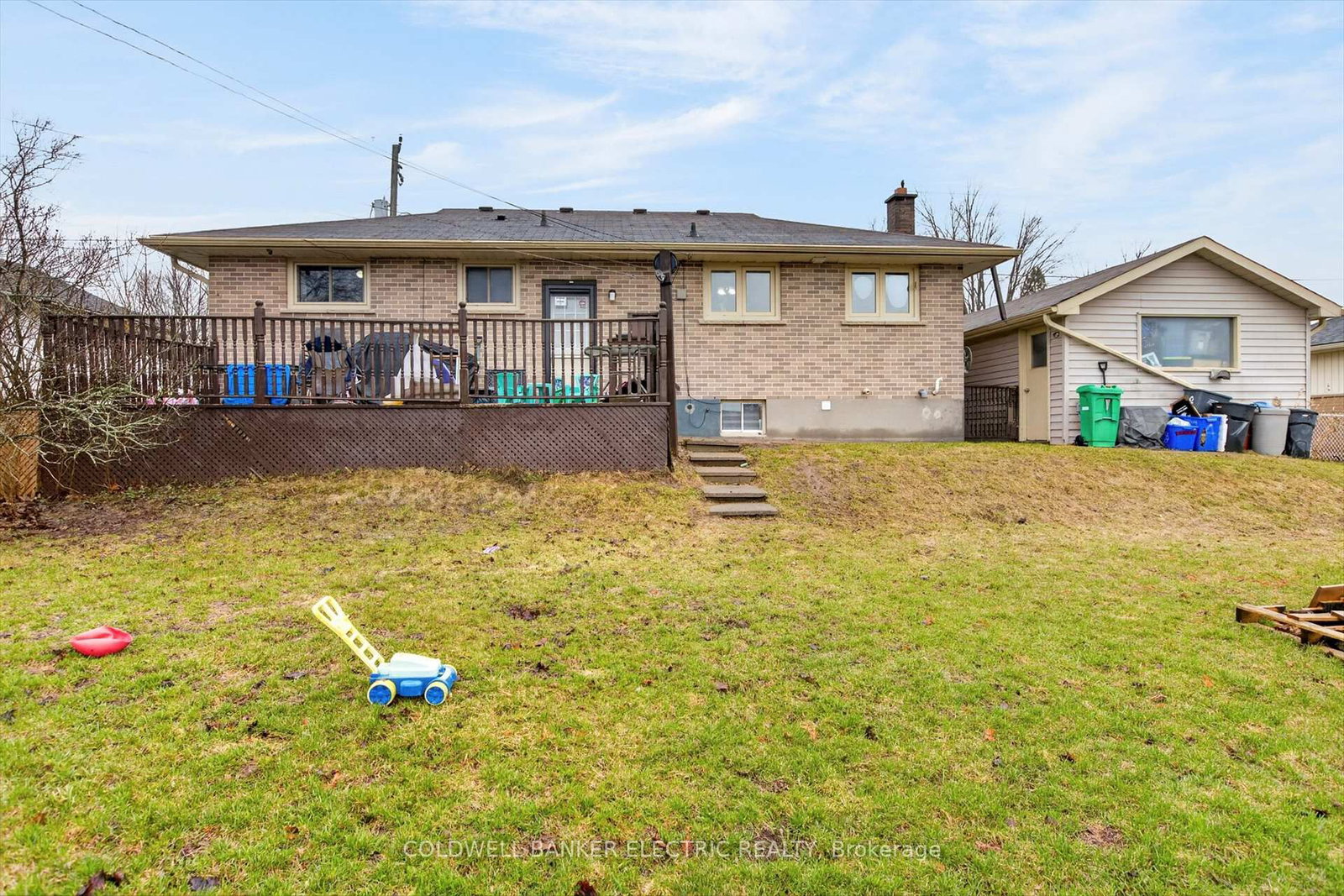 Detached House for sale at 250 Collison Crescent, Peterborough, Ontario, K9J 1A8 - Ashburnham Ward 4 - MLS: X13001214