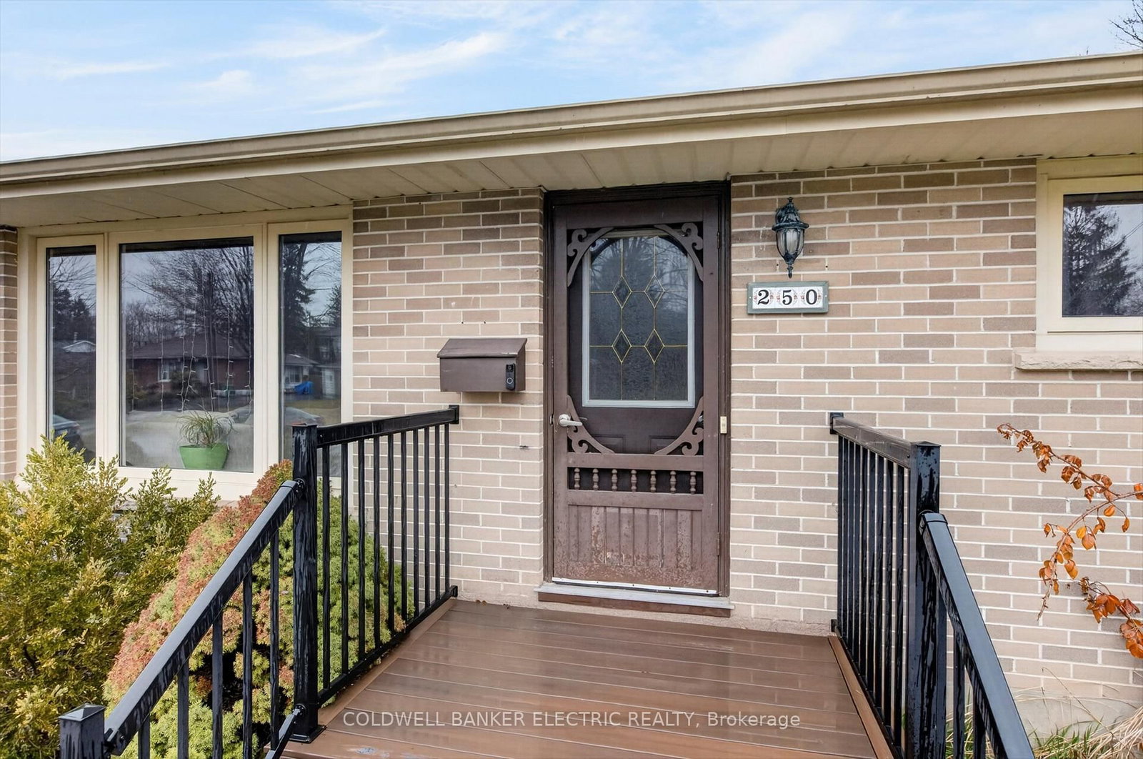 Detached House for sale at 250 Collison Crescent, Peterborough, Ontario, K9J 1A8 - Ashburnham Ward 4 - MLS: X13001214