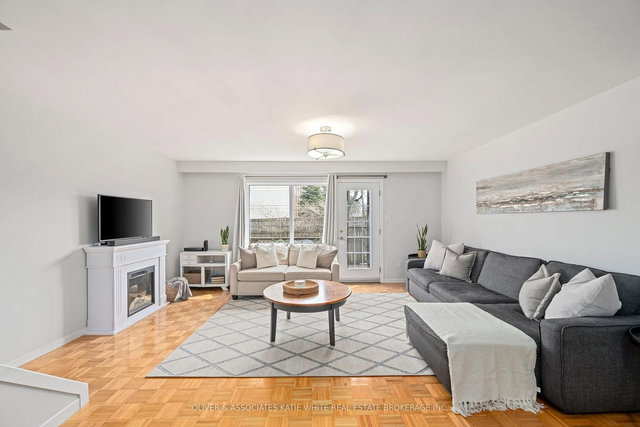 718 Wonderland Road S