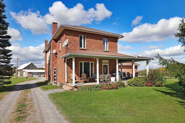 704 CLIFFORD SIDE Road