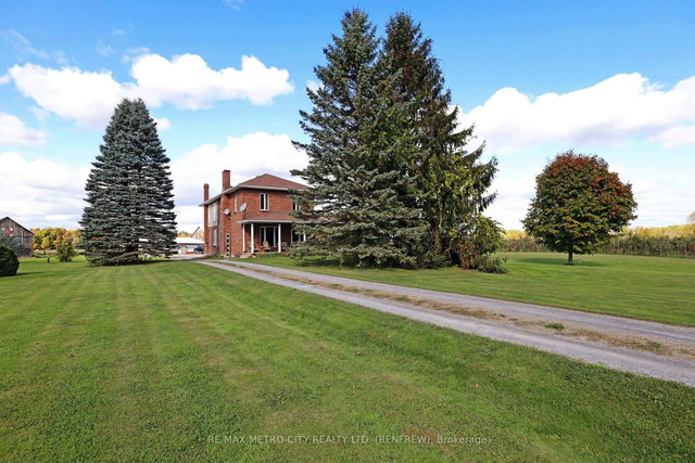 704 CLIFFORD SIDE Road