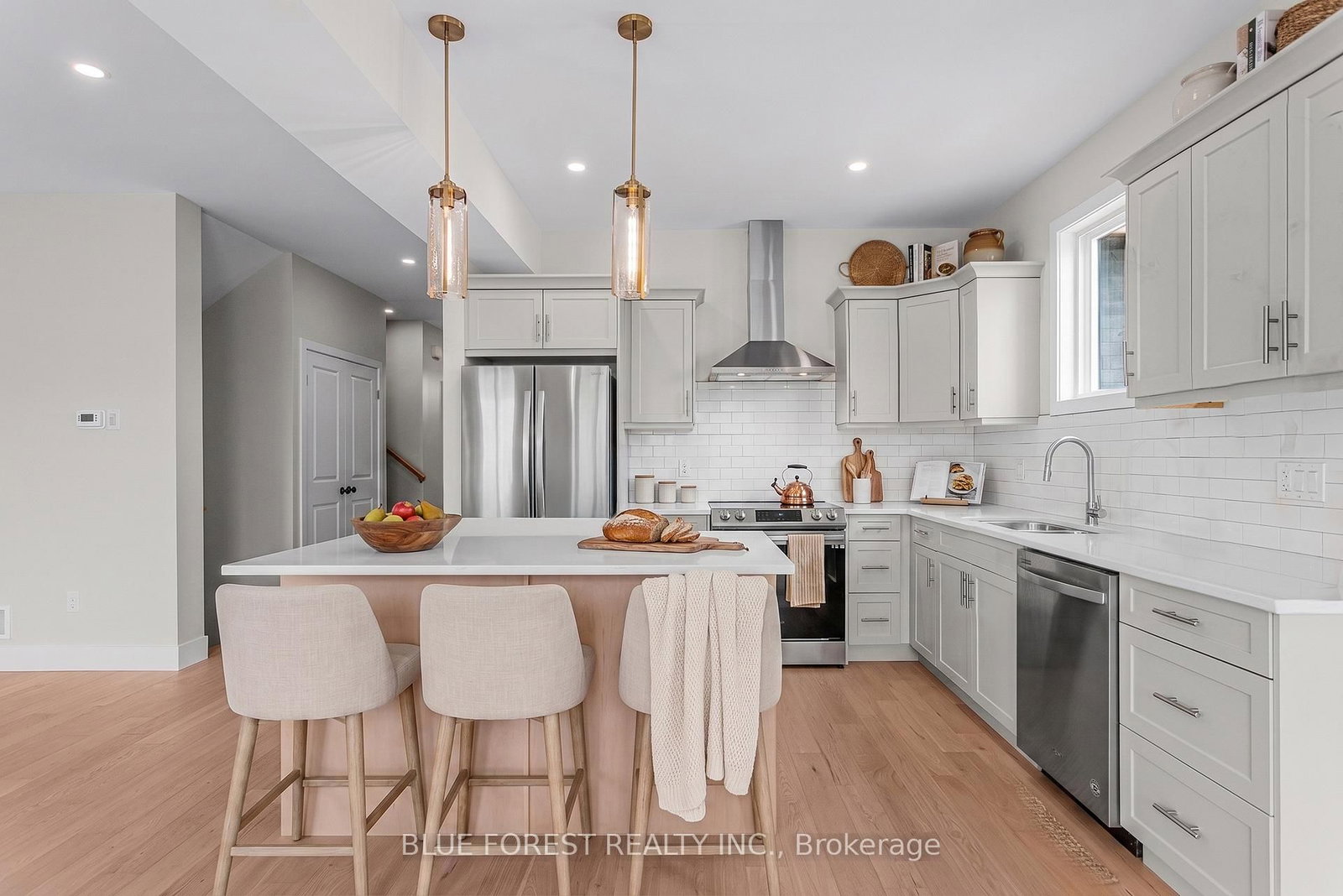 247 McTavish Street • Strathroy-Caradoc, ON photo 6