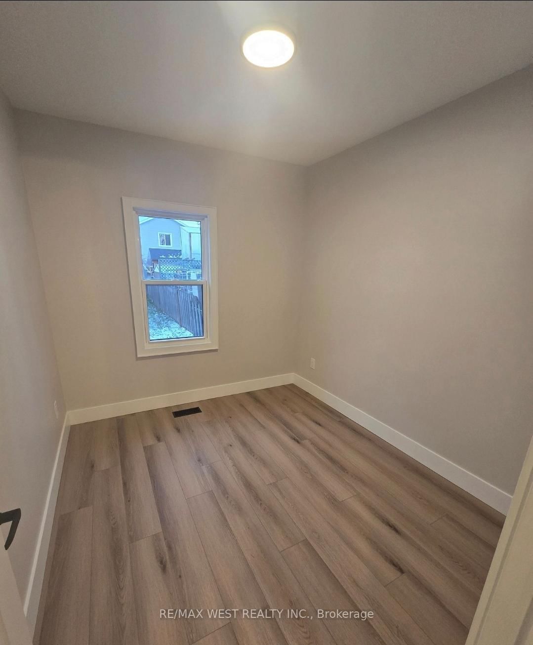 Detached House for sale at 413 Paling Avenue, Hamilton, Ontario, L8H 5K3 - Homeside - MLS: X13001470