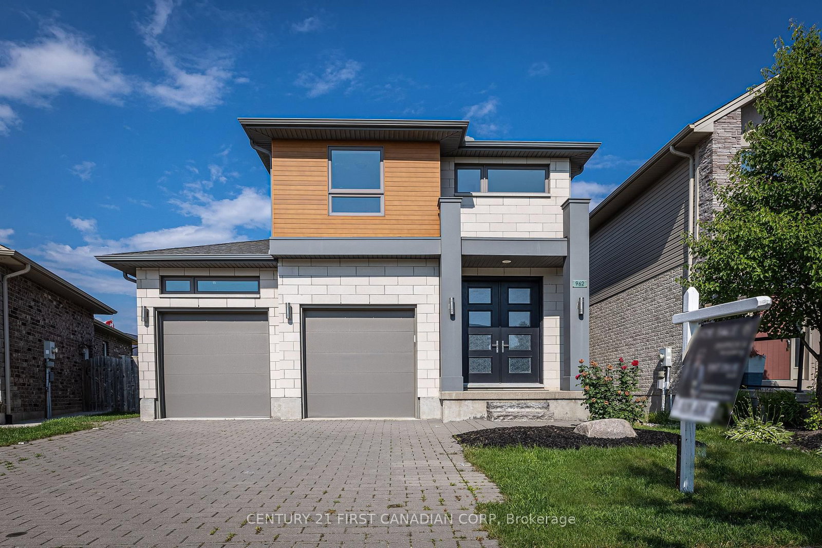 962 Moy Crescent - Photo 2