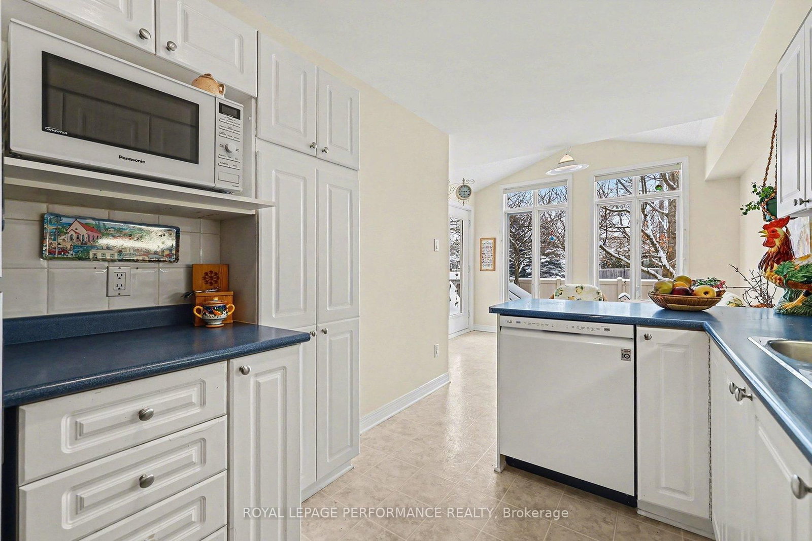 Townhouse for sale at 214 Windhurst Drive, Ottawa, Ontario, K2G 6H9 - Barrhaven East - MLS: X13001546