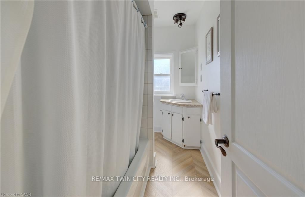 350 Victoria Street S - Photo 14