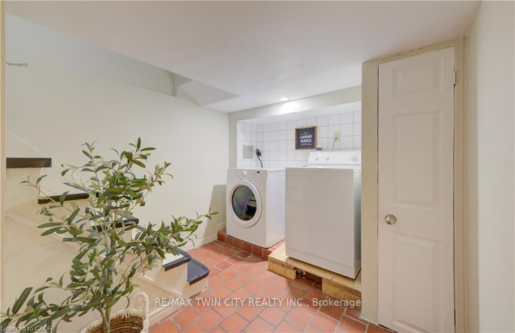 350 Victoria Street S - Photo 16