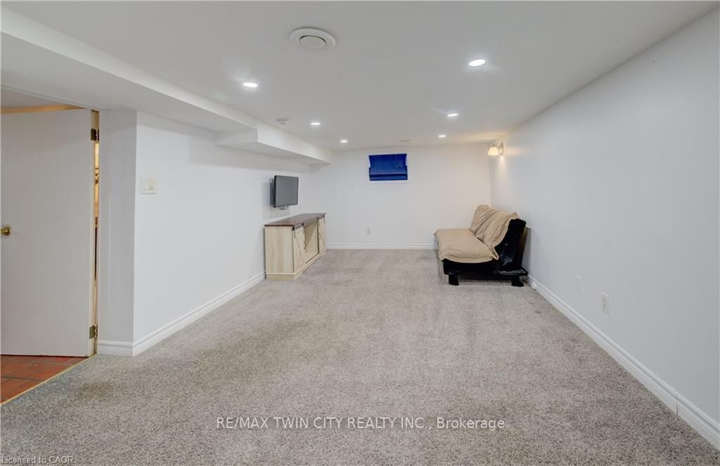 350 Victoria Street S - Photo 19