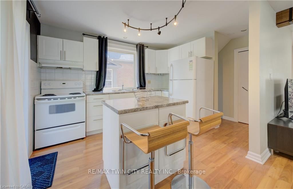 350 Victoria Street S - Photo 8