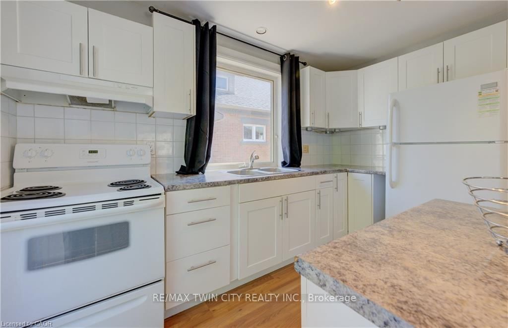 350 Victoria Street S - Photo 9