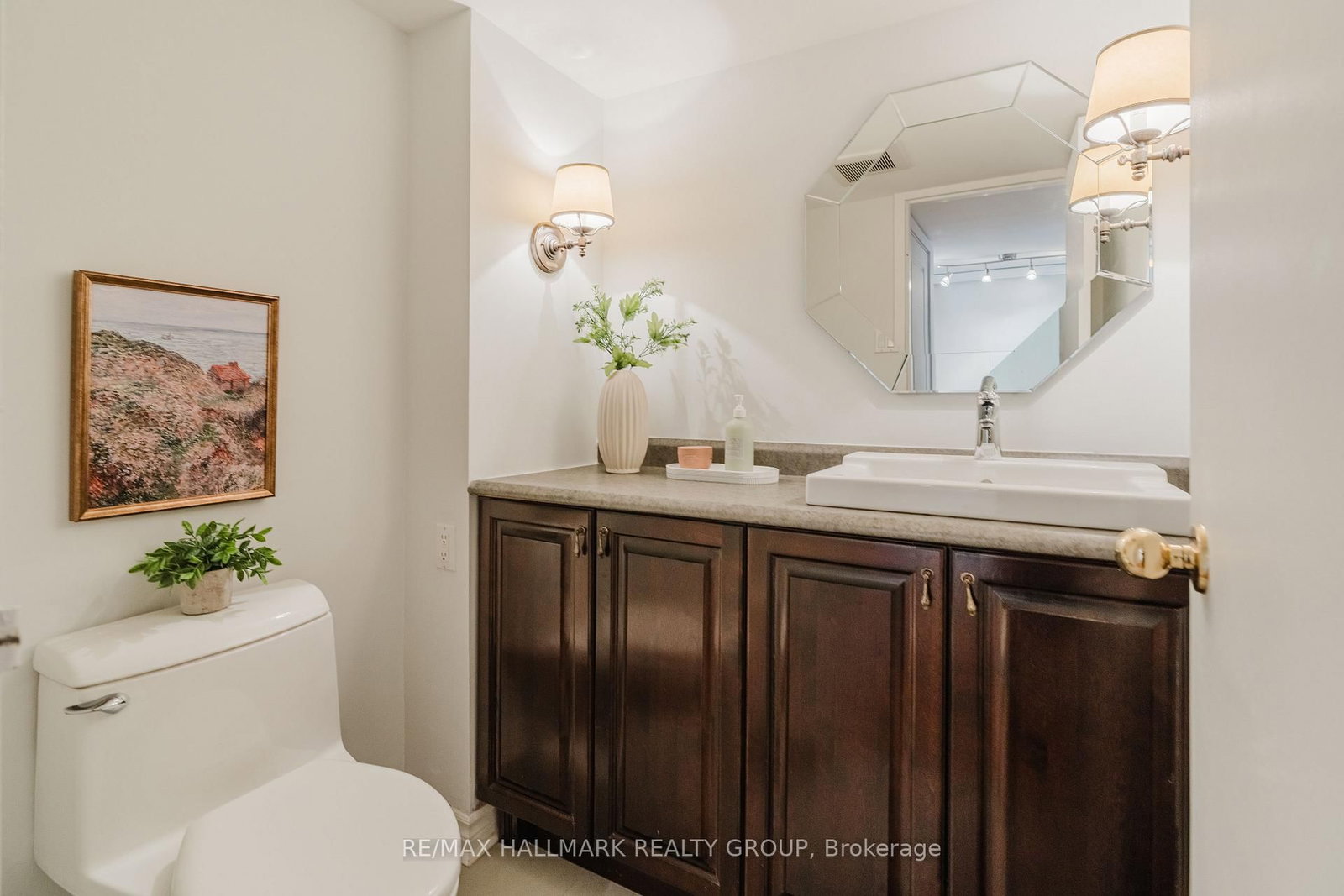 300 Queen Elizabeth Drive, Unit TH2 - Photo 10