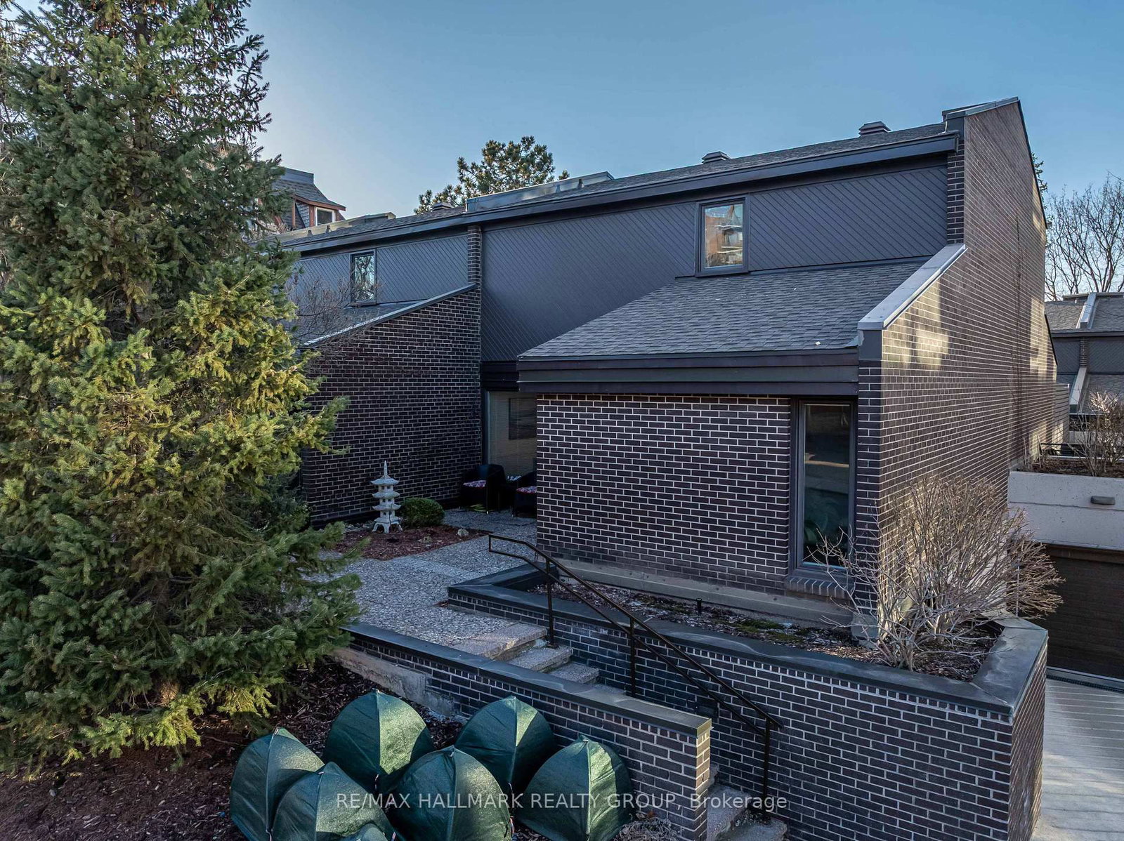 300 Queen Elizabeth Drive, Unit TH2 - Photo 2