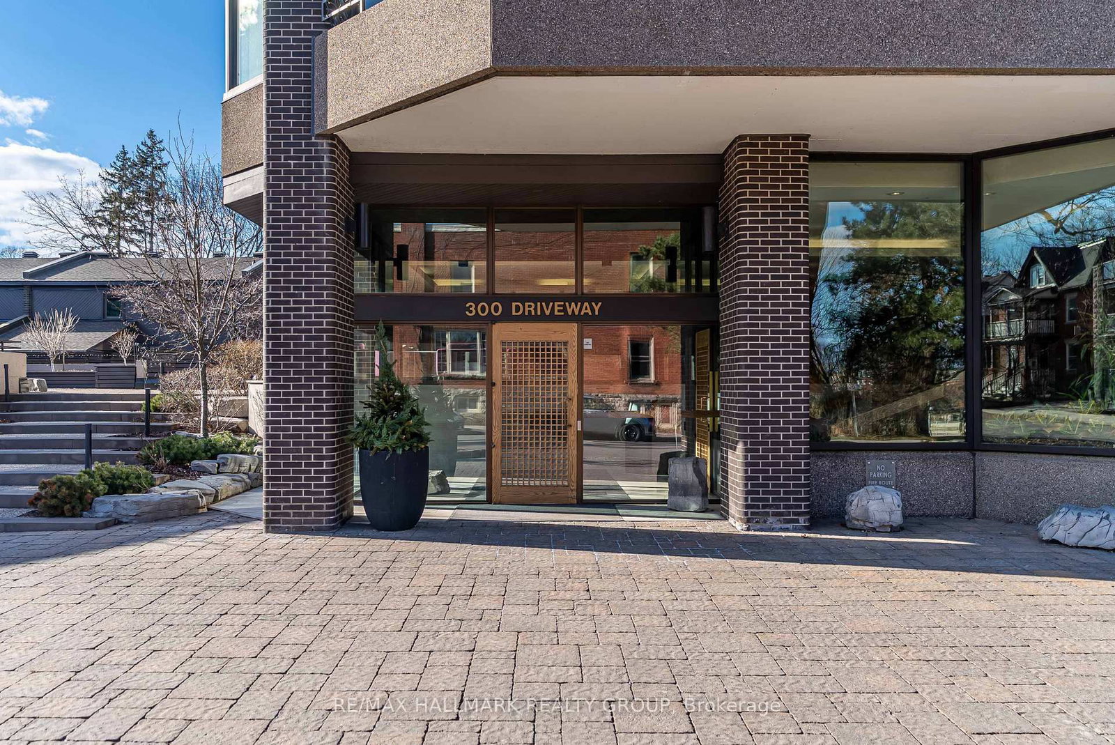 300 Queen Elizabeth Drive, Unit TH2 - Photo 36