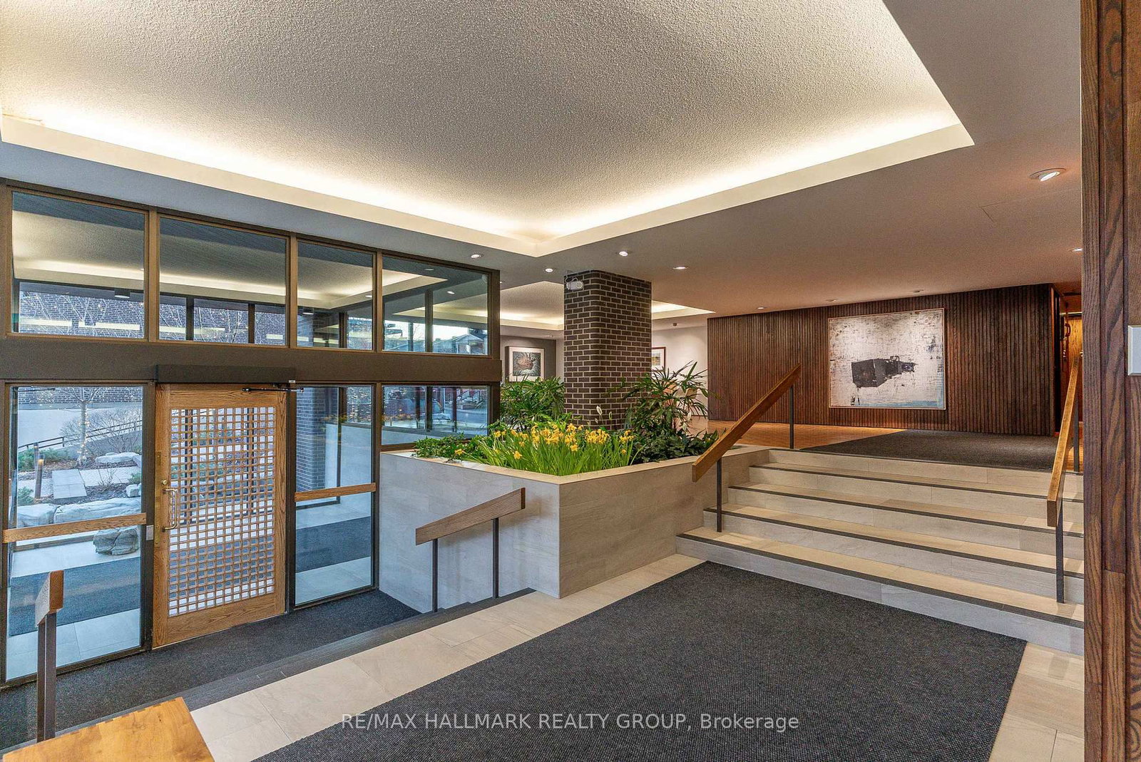 300 Queen Elizabeth Drive, Unit TH2 - Photo 37