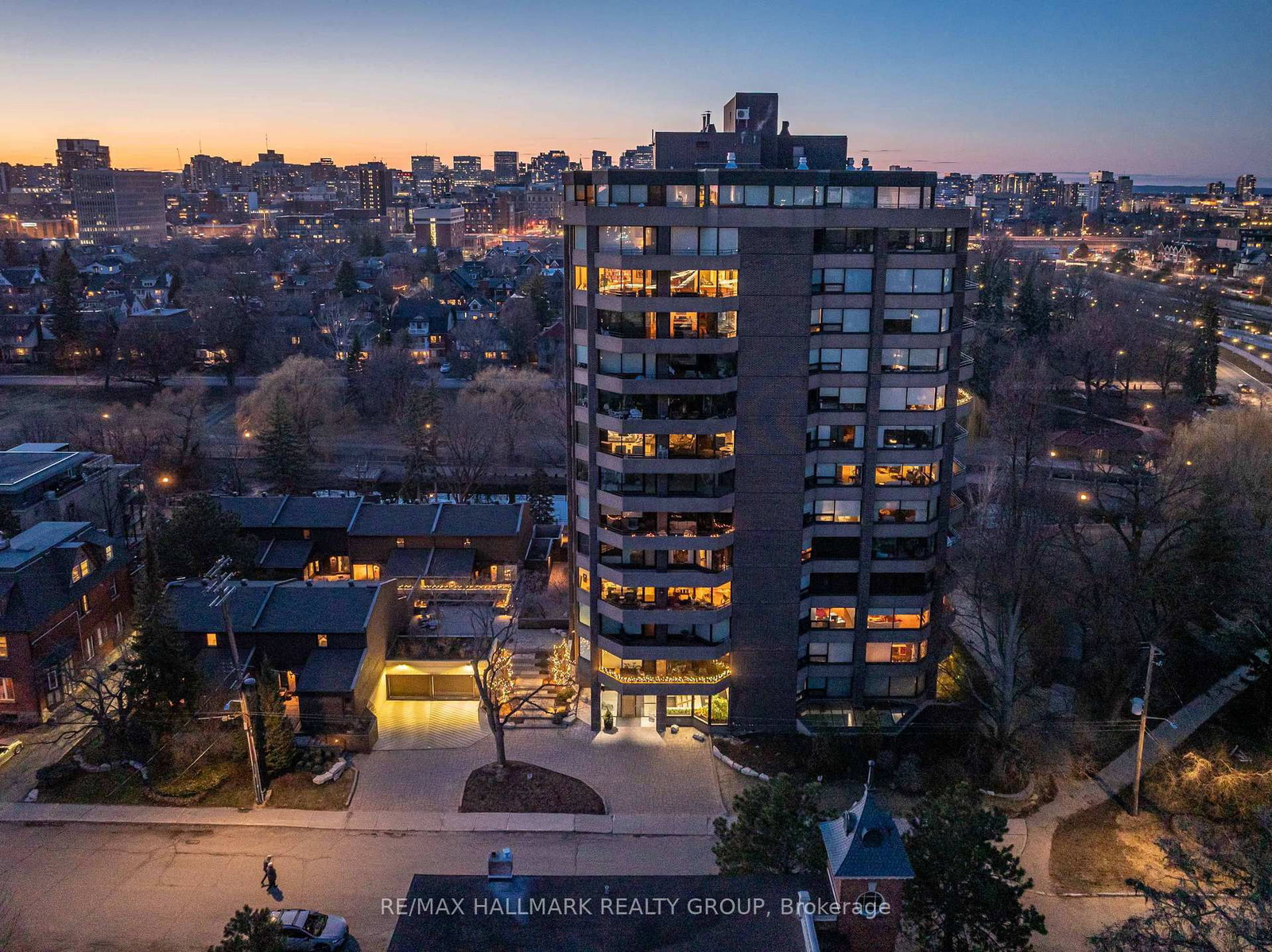 300 Queen Elizabeth Drive, Unit TH2 - Photo 43