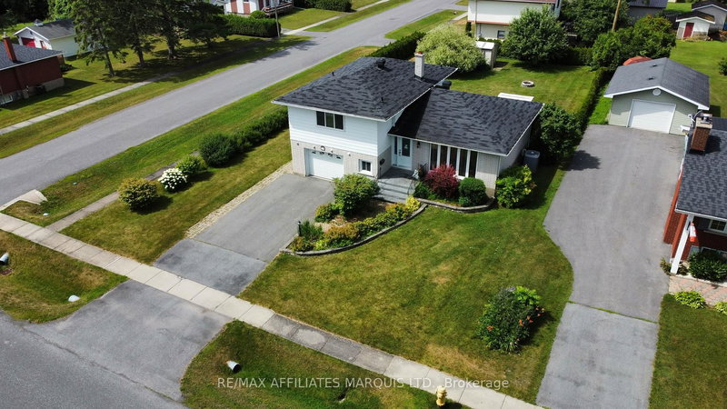 11 Ault Dr, South Stormont, K0C 1M0 | Image 2