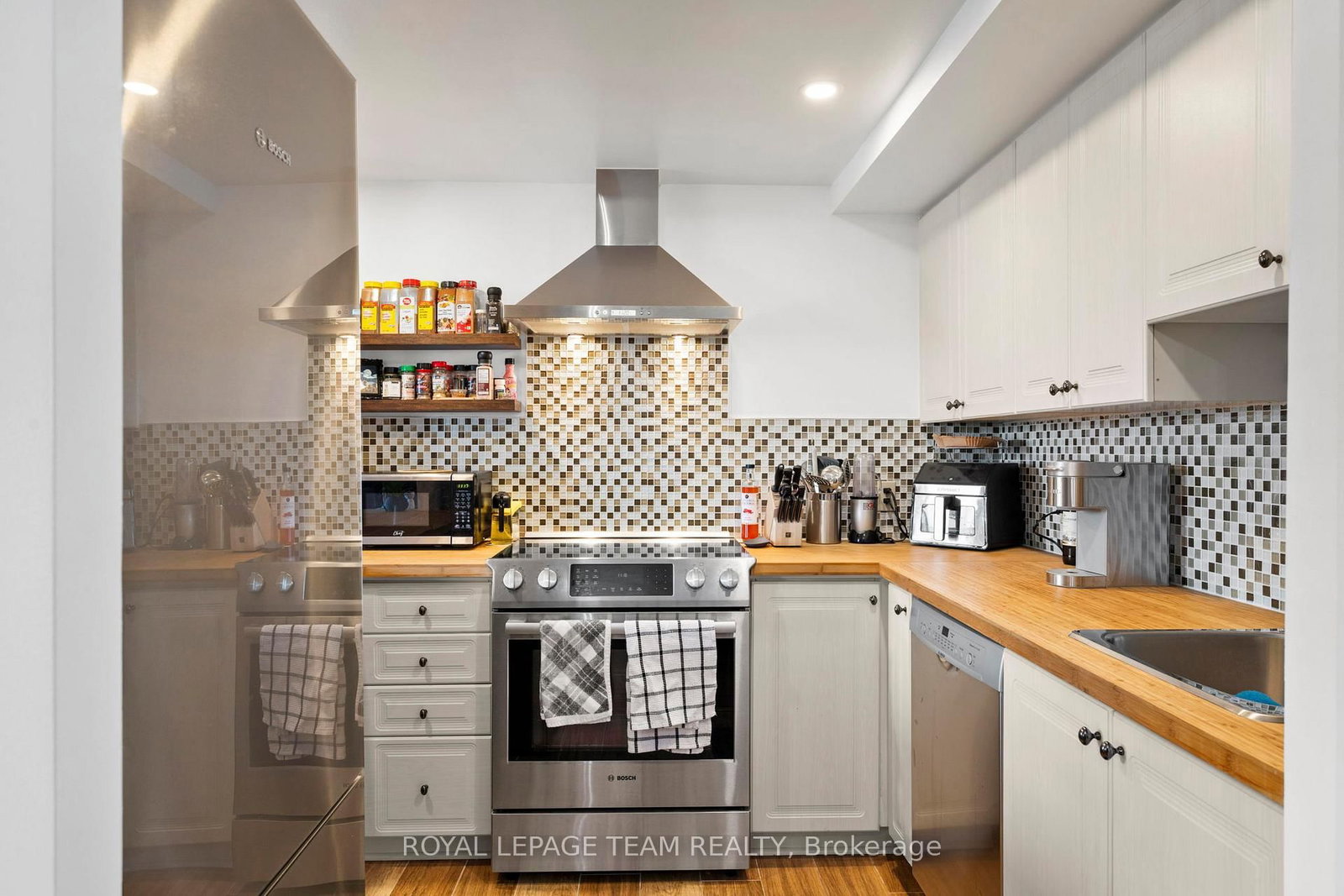 45 Holland Avenue, Unit 902 - Photo 11