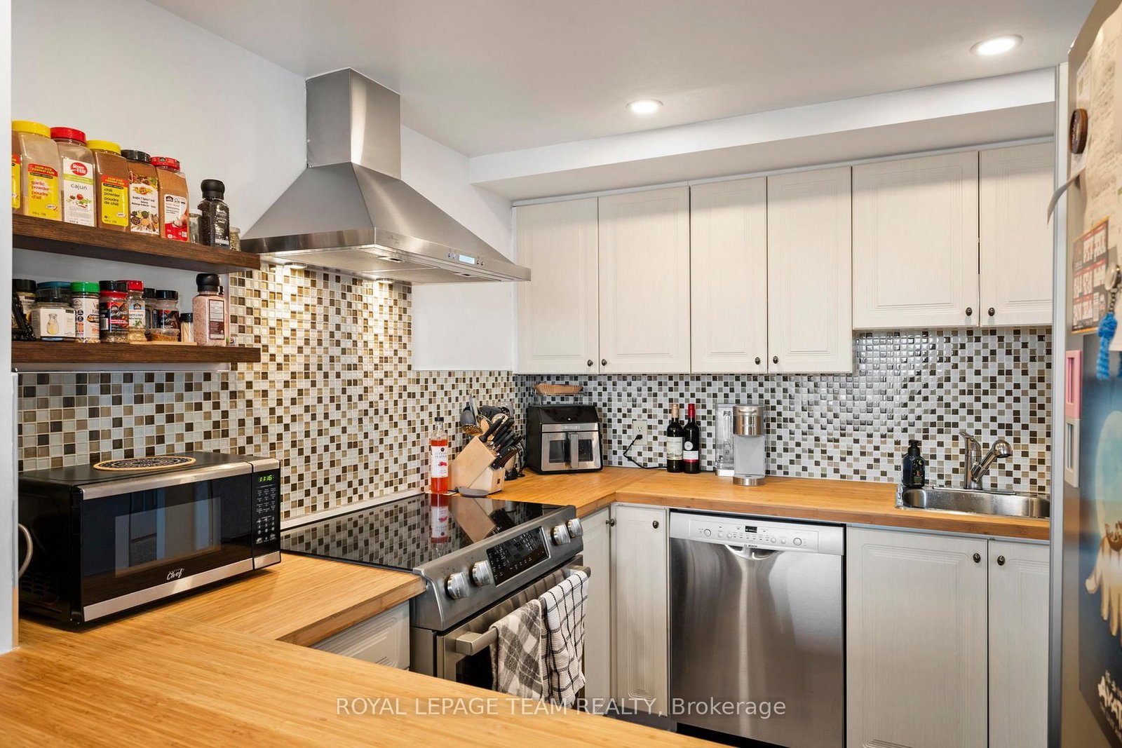 45 Holland Avenue, Unit 902 - Photo 13