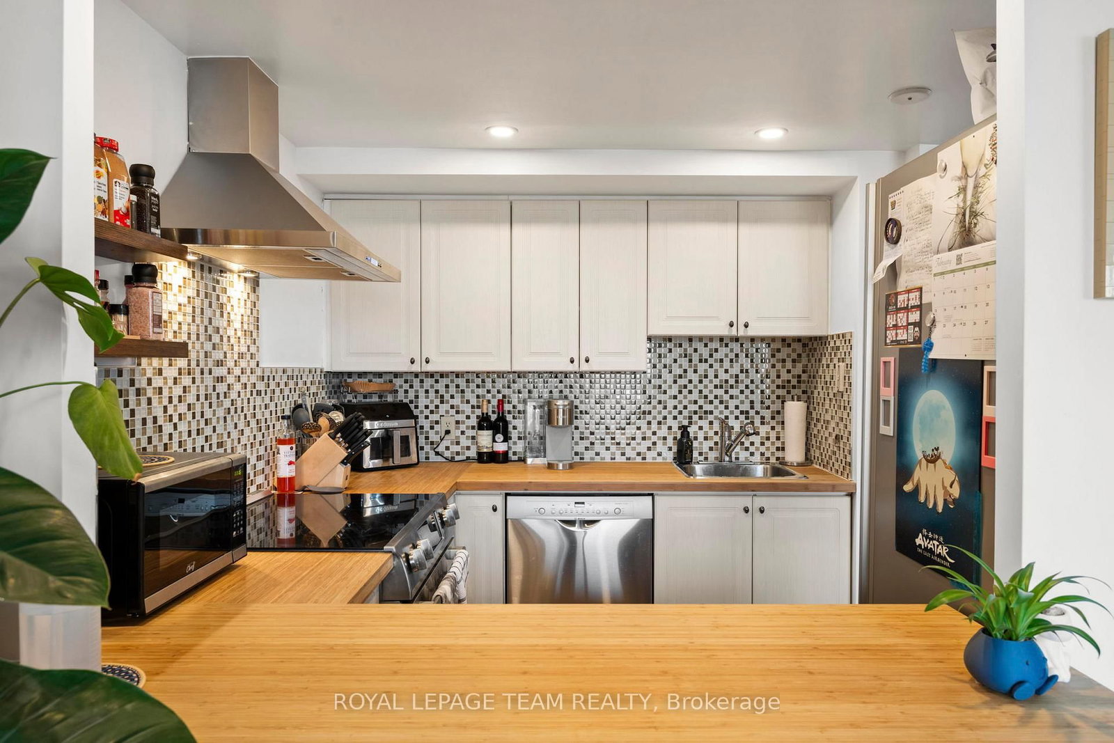 45 Holland Avenue, Unit 902 - Photo 14