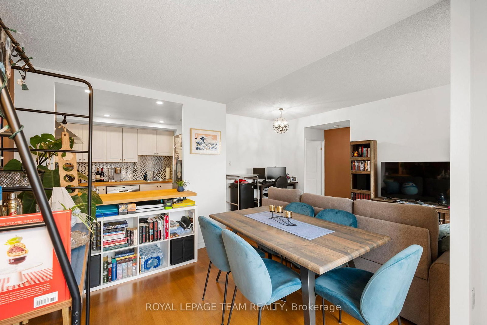 45 Holland Avenue, Unit 902 - Photo 17