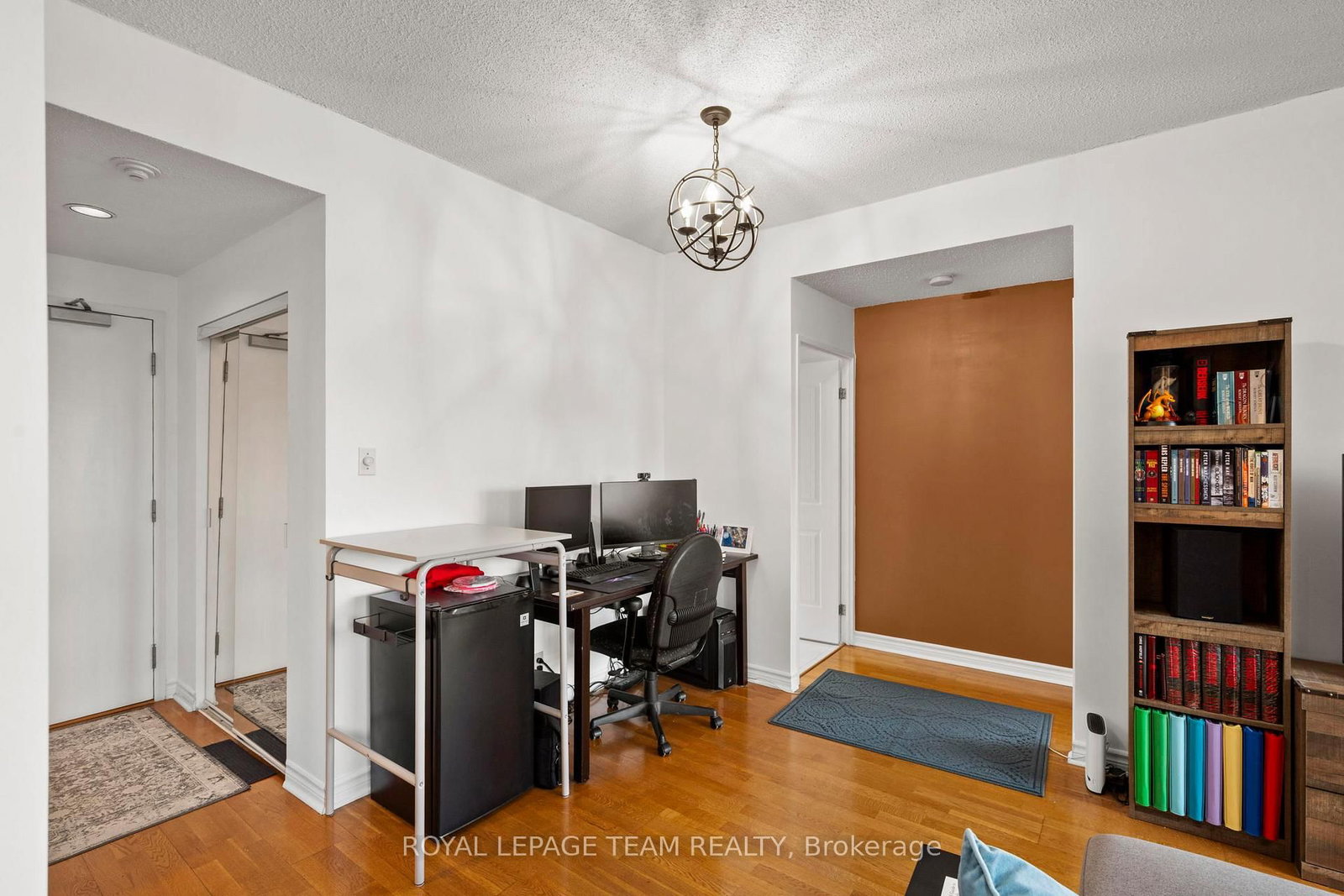 45 Holland Avenue, Unit 902 - Photo 18