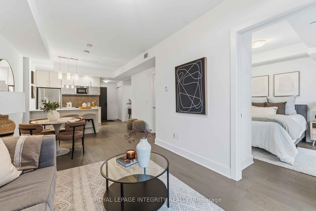 1007 - 255 Bay Street