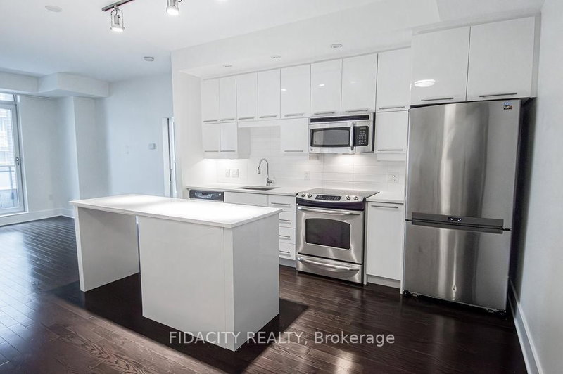 320 - 101 Richmond Road