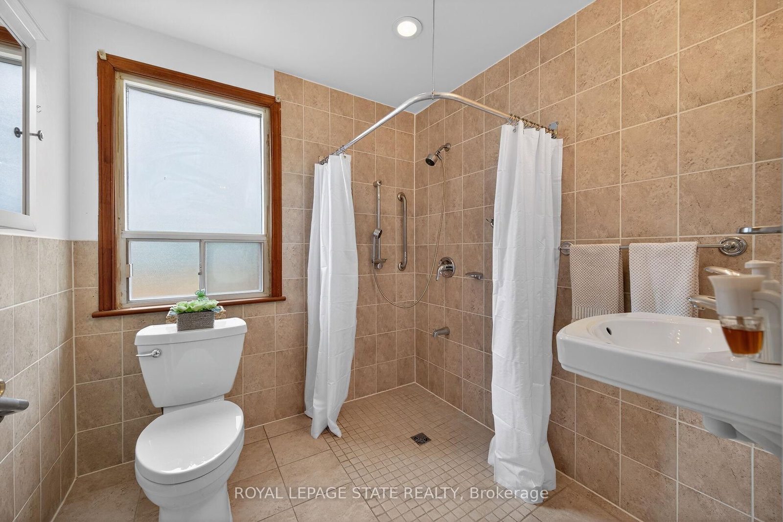 Detached House for sale at 163 Rosedale Avenue, Hamilton, Ontario, L8K 4N4 - Rosedale - MLS: X13002180